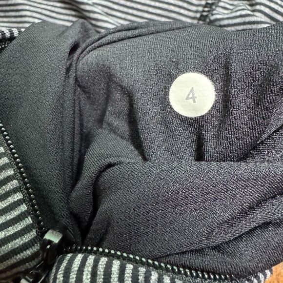 Lululemon Kriss Cross 1/2 Zip Pullover Tonka Stripe Black Women’s Size 4 - Picture 5 of 10